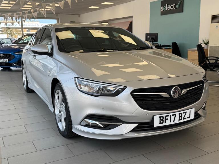 2017 Vauxhall Insignia 2.0 Turbo D SRi Vx-line Nav 5dr HATCHBACK DIESEL Manual