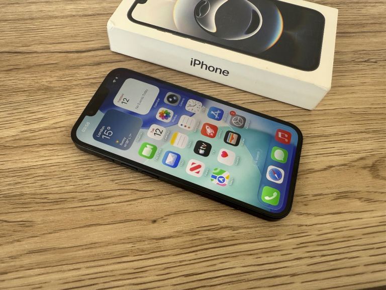 iPhone 16e 