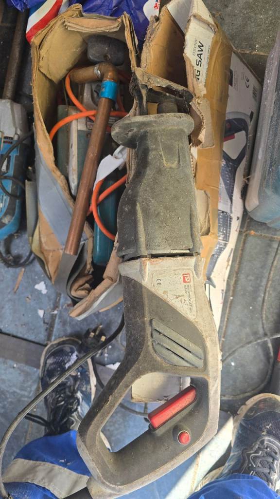 Reciprocating saw