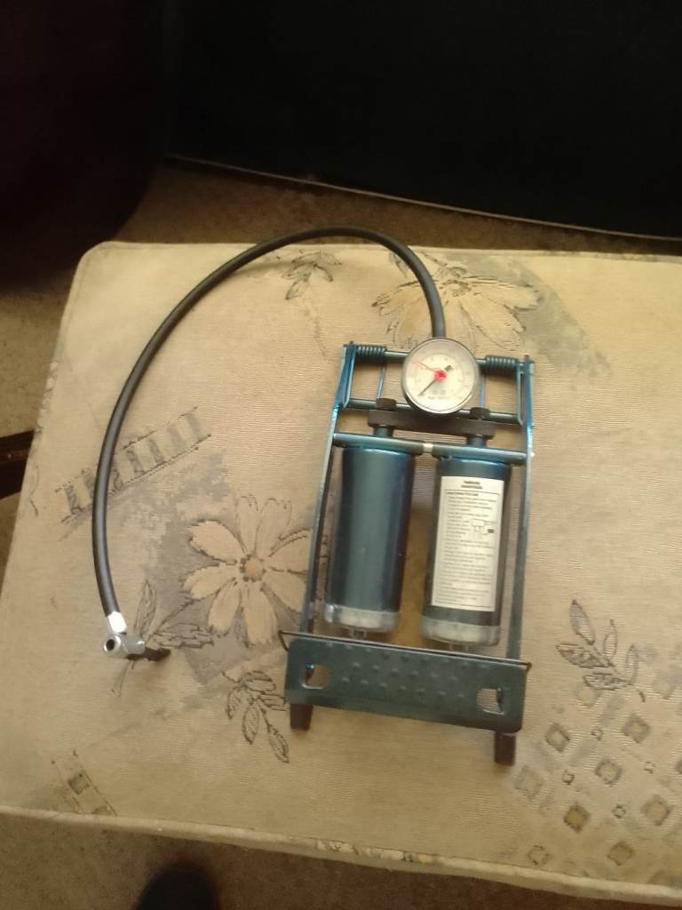 Twin car foot pump 