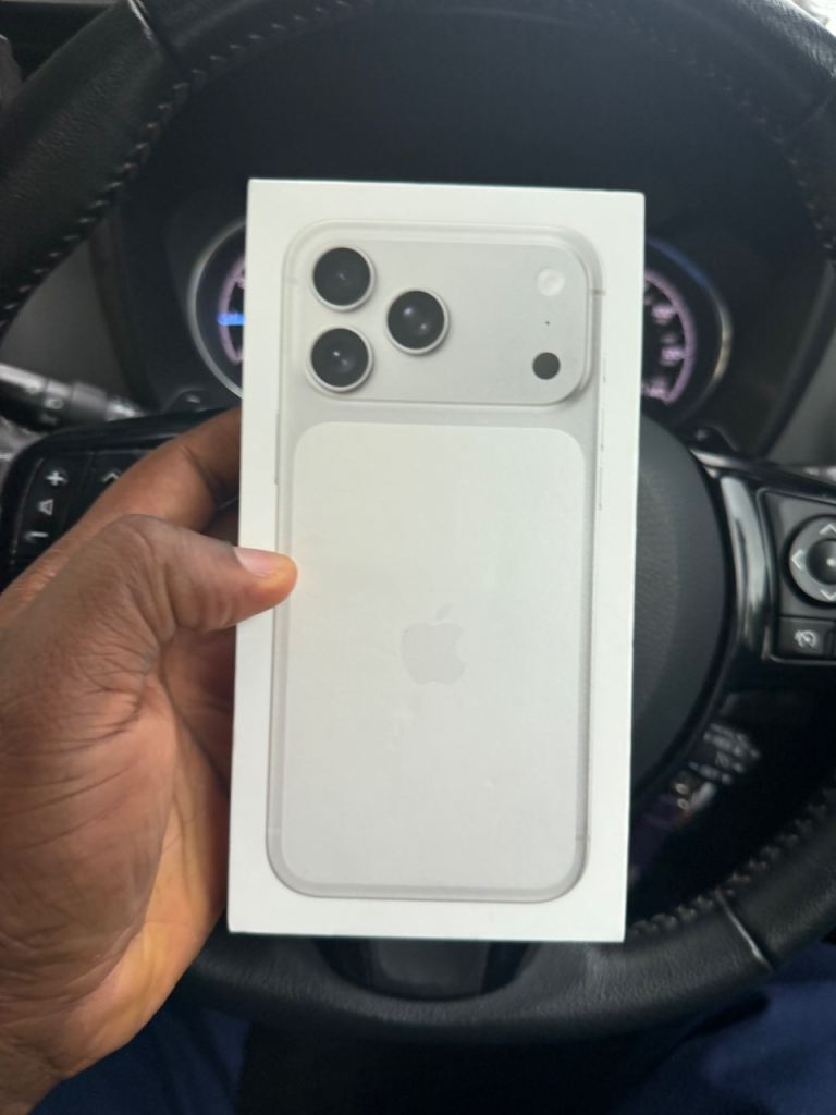 Apple iPhone 17 Pro Max – As Good As New, Silver