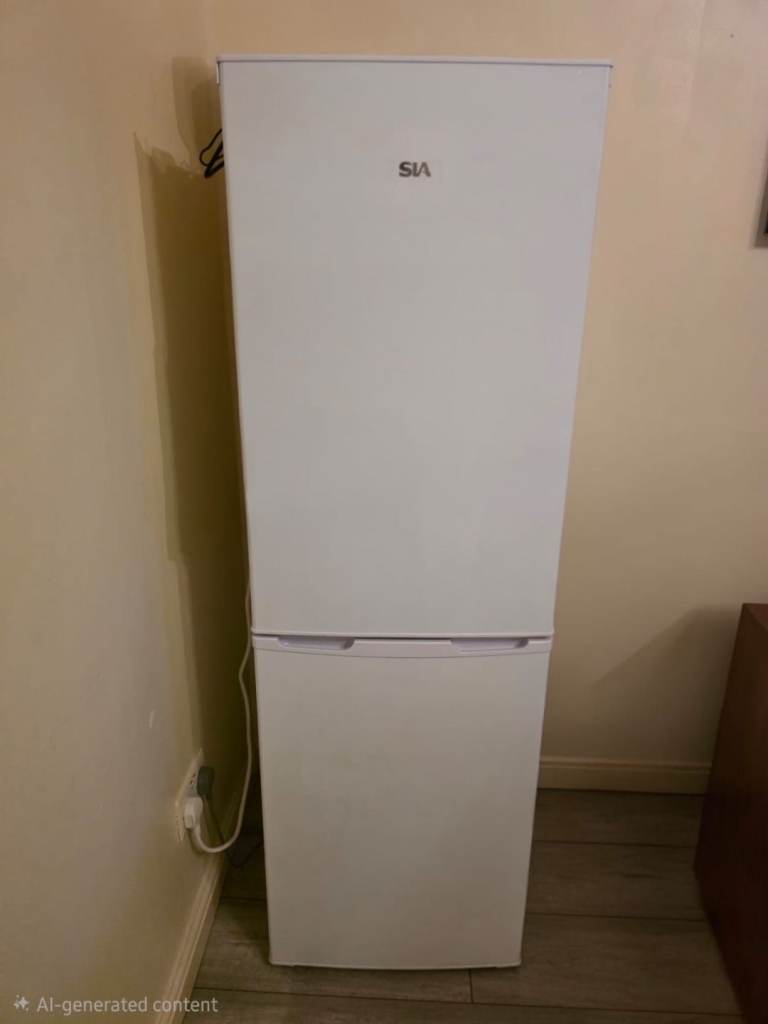 Sleek Double-Door Fridge Freezer – Excellent Condition!