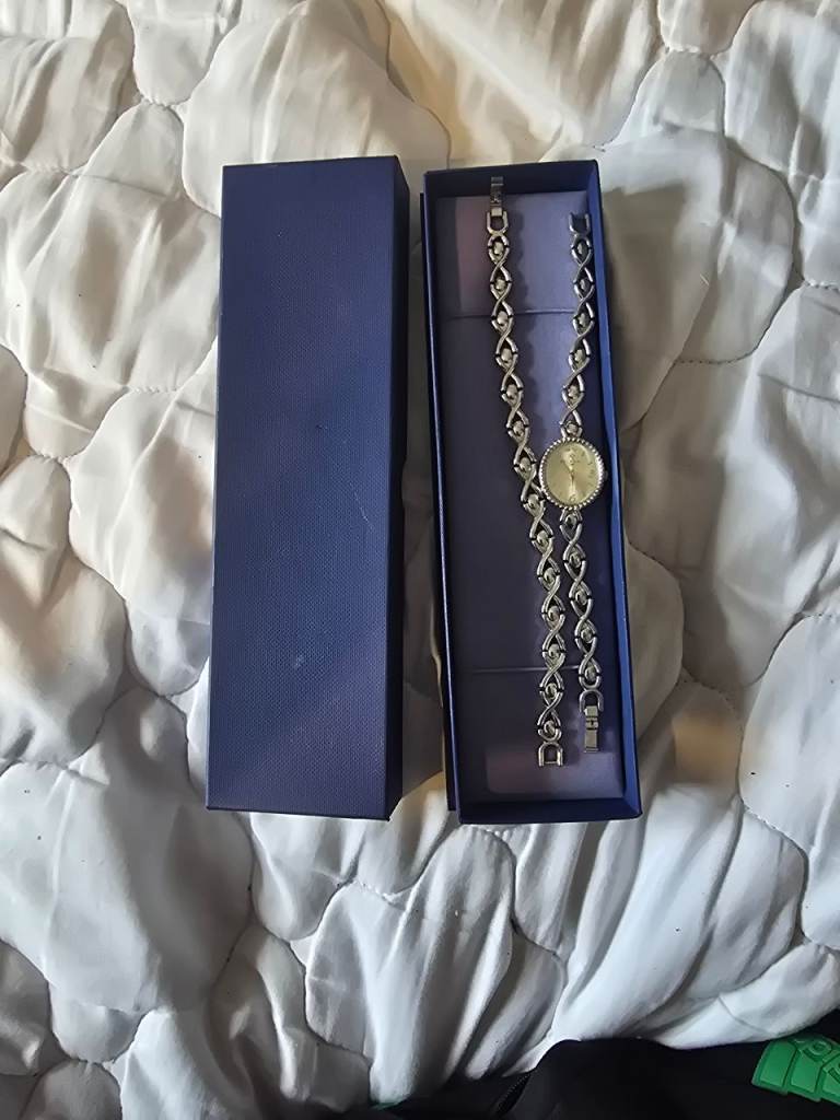 Vintage Eternal Love Ladies Cocktail Watch & Matching Bracelet Boxed Gift Set