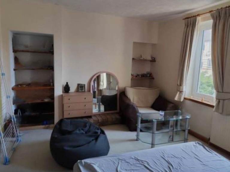 Big double bedroom July - September