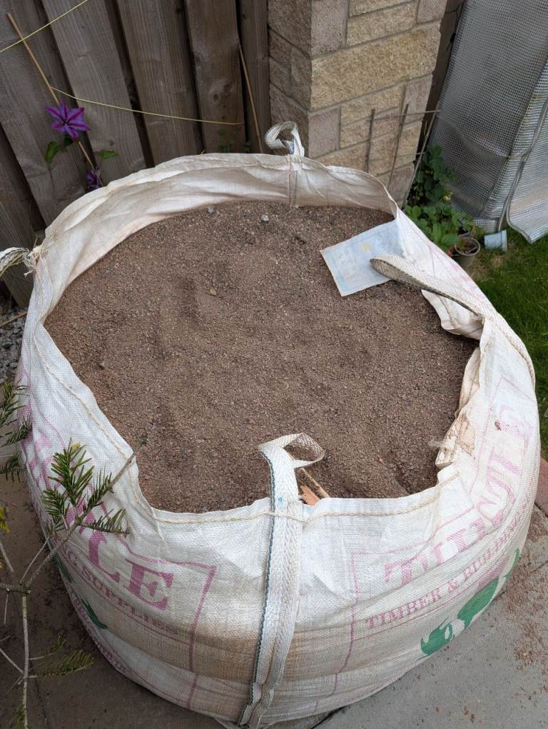 Free sharp sand pick up only