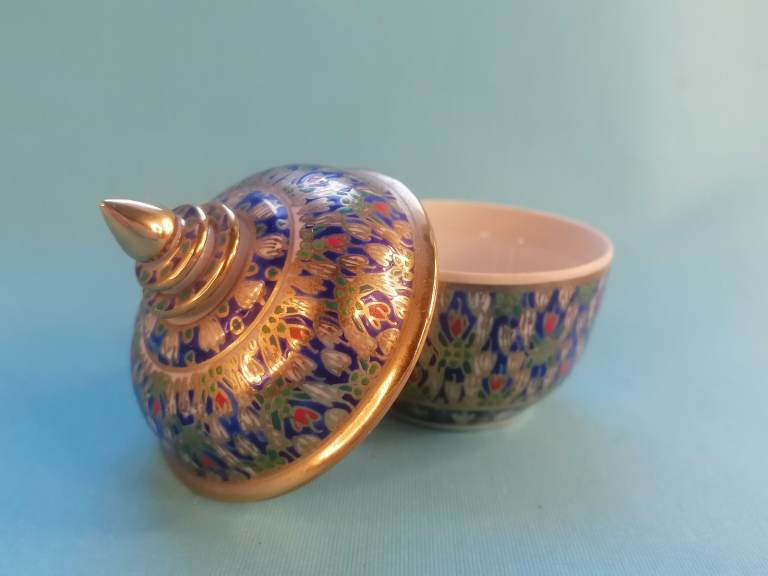Vintage Authentic Thai Benjarong trinket Box With Lid Porcelain Hand Painted. 