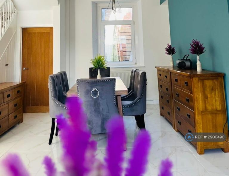 3 bedroom house in Balaclava St, Swansea, SA1 (3 bed) (#2900490)