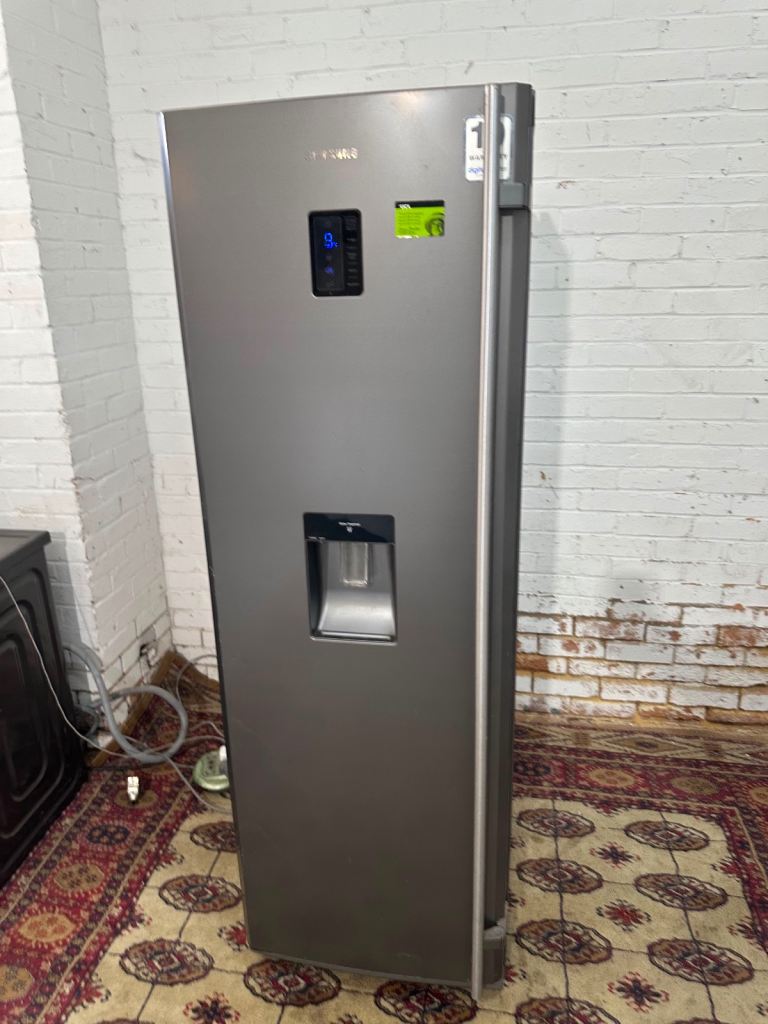 🚚Beautiful Samsung Tall Stainless Steel Fridge Only For 