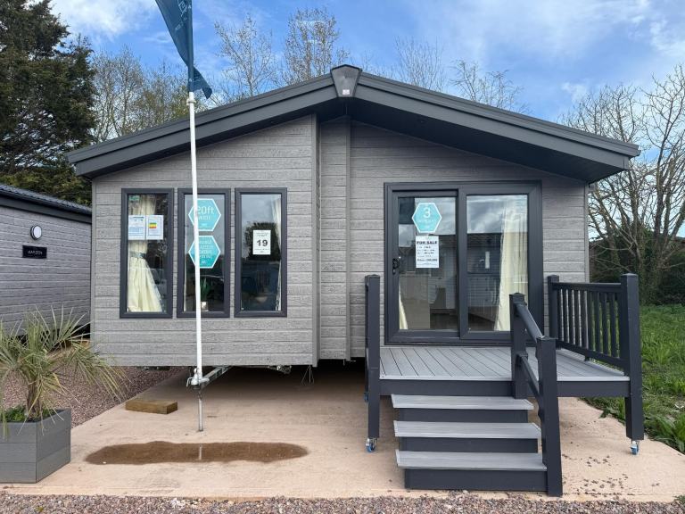 New 2026 40x20ft 3 Bed Resi Spec Twin Lodge - Bath, Ensuite, Utility - Offsite