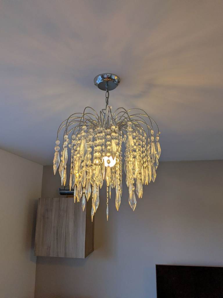 2x chandeliers with free bulbs