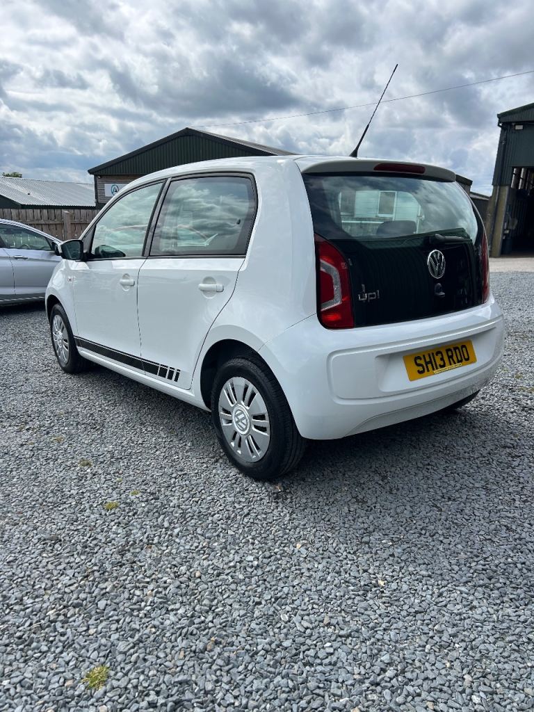 2013 Vw move up 1.0 5dr £20 tax insurance group 1 & 6 months warranty great first car! 