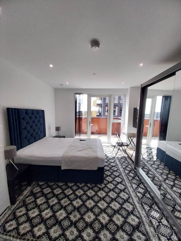 LARGE ROOM AVAILABLE FOR RENT IN HIGH STREET HOUNSLOW TW3 