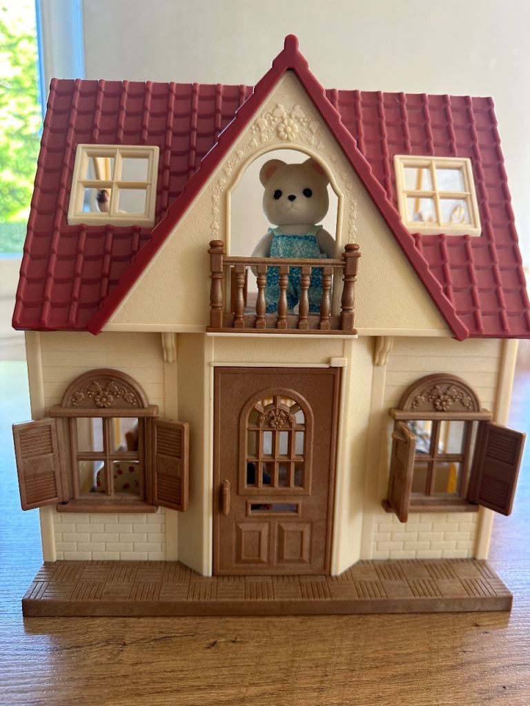 Sylvanian Families House with Furniture & Figures – Good Condition
