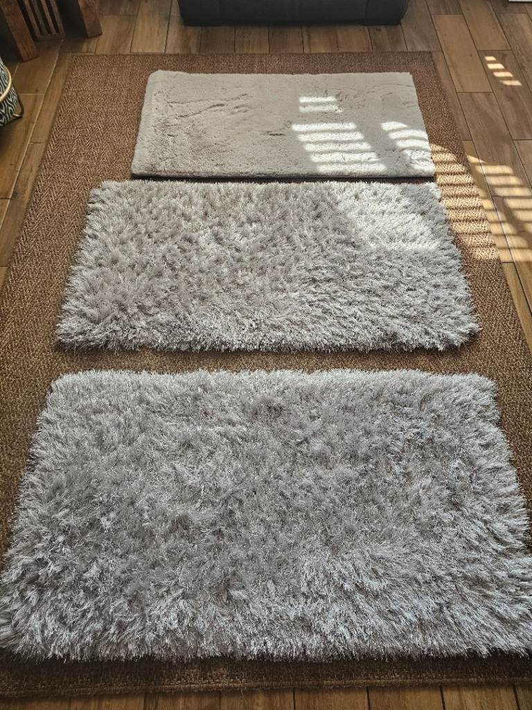BM Luxury Supersoft Faux Fur Rugs – Grey, Good Condition