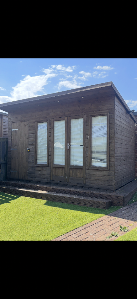 Garden Shed / Summer House – Good Condition