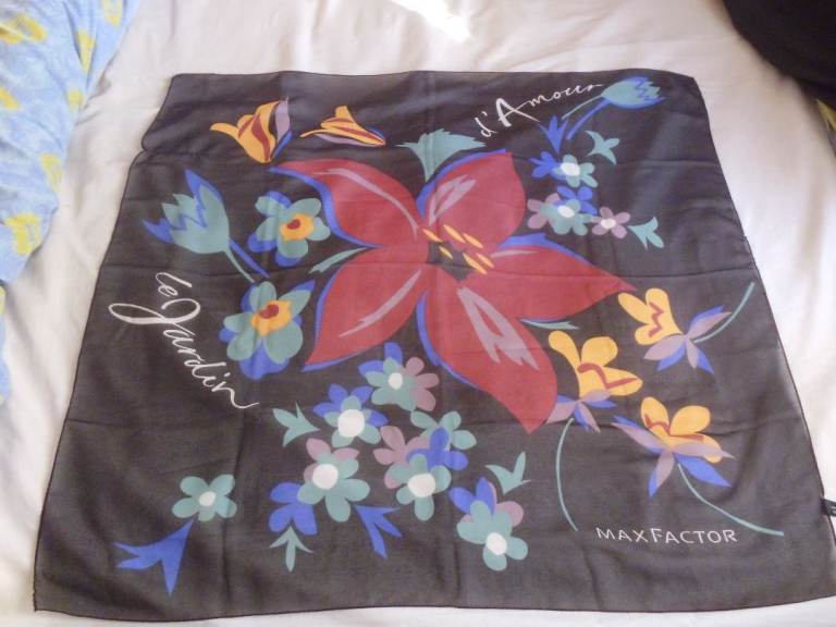  1960'S MAX FACTOR L'AMOUR,LE JARDIN  HEADSCARF.