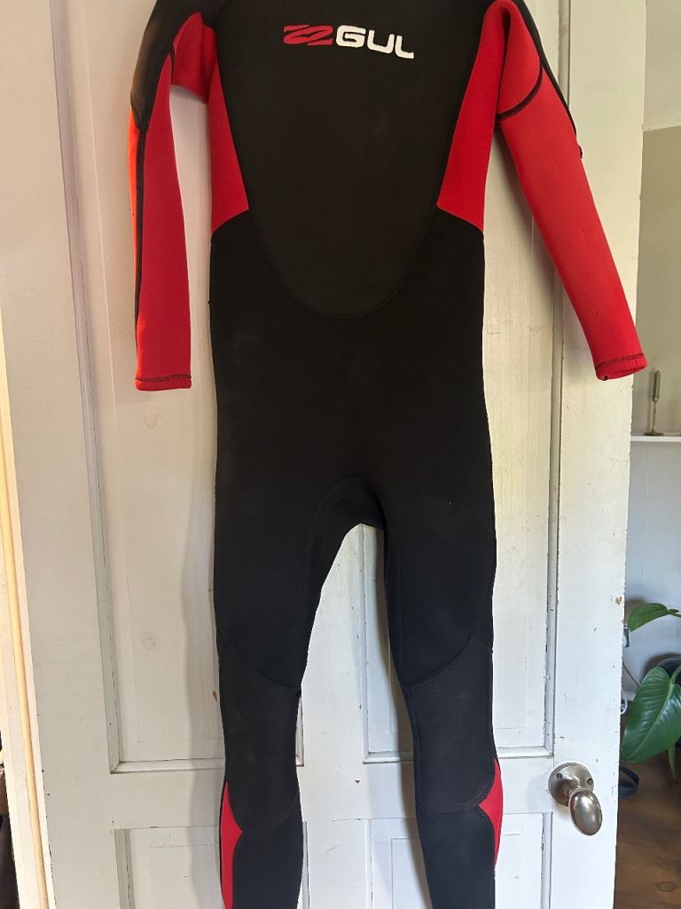 Gul full 3:2 wetsuit age 13 - excellent condition 