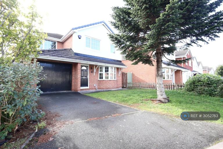 4 bedroom house in Hermitage Way, Lytham St Annes, FY8 (4 bed) (#3052783)