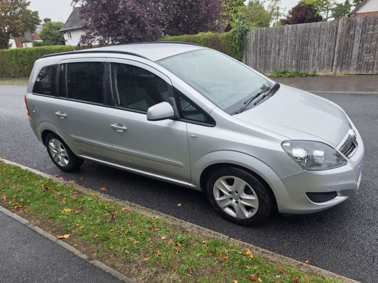 2012 vauxhall zafira 1.6 petrol 7-seater family car. 9 months mot. Ulze free. full service history