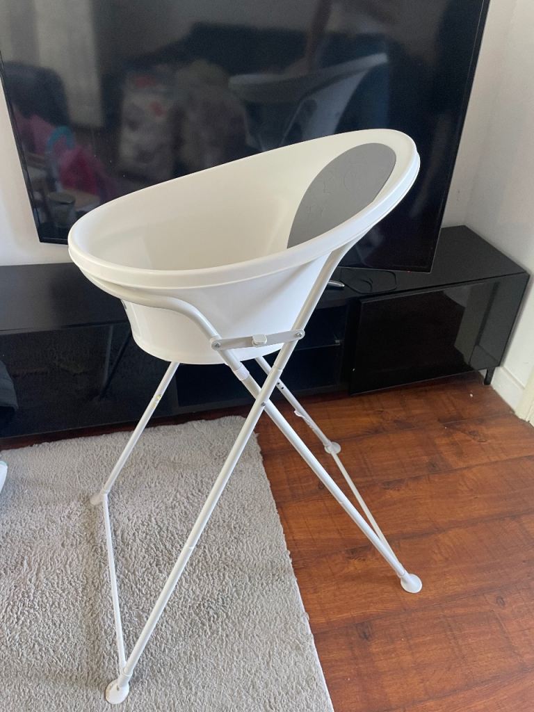 Shnuggle Baby Bath with Stand – White, Good Condition