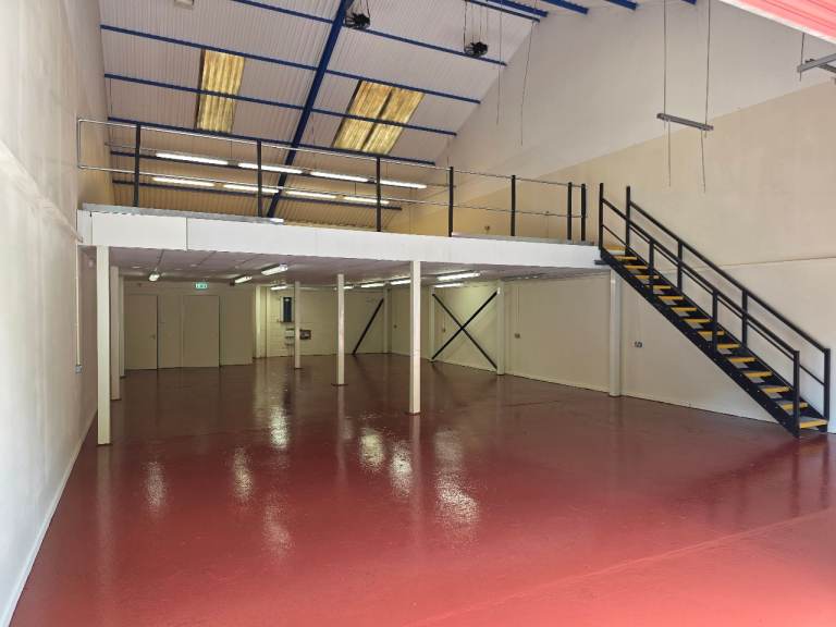 SELF CONTAINED INDUSTRIAL UNIT TO LET IN MOUNTAIN ASH. FLEXIBLE LEASE. NO DEPOSIT!