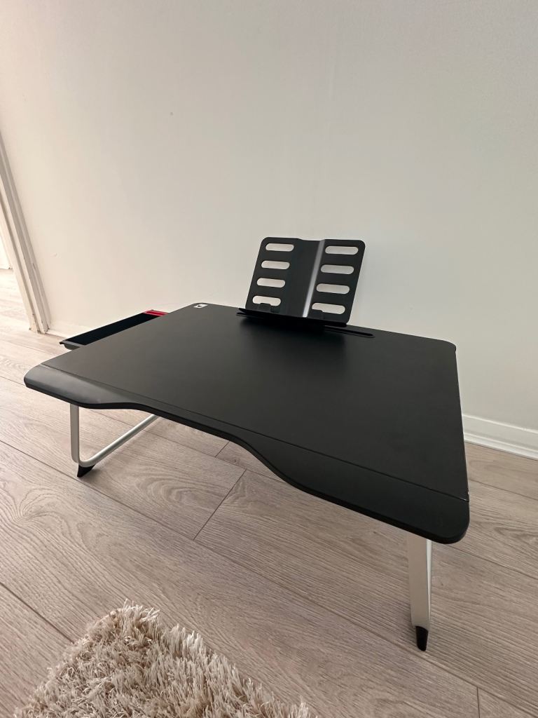 Foldable desk 
