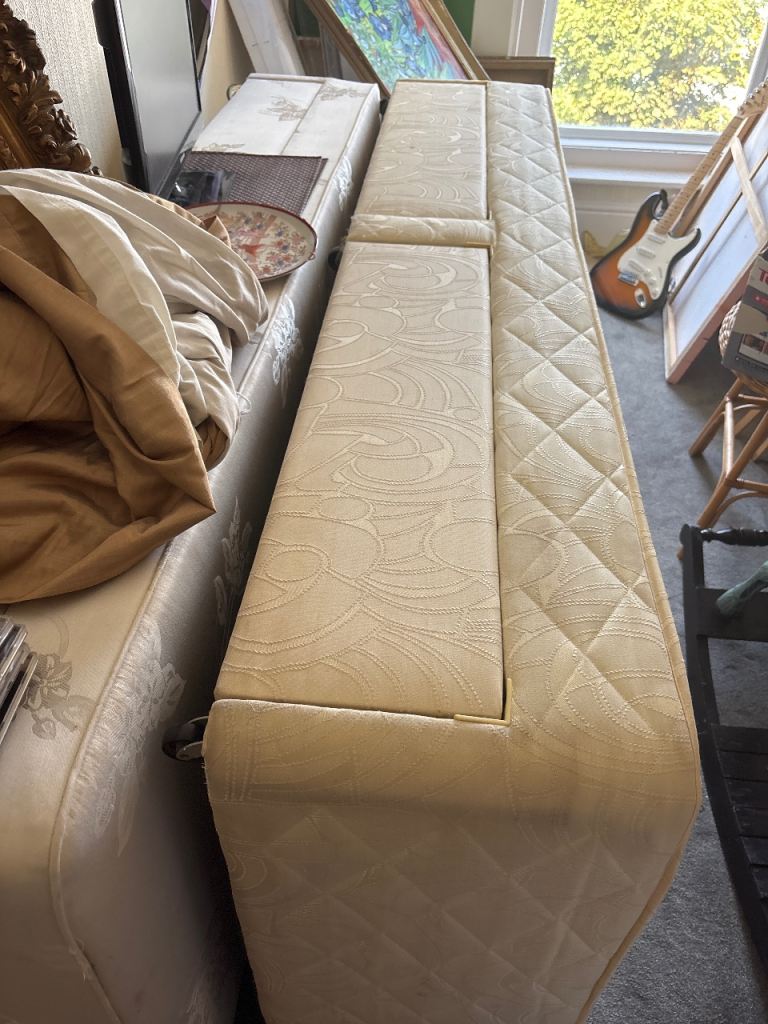Single padded bed base