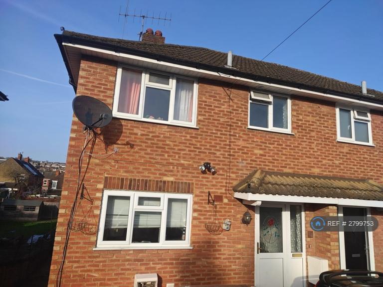 3 bedroom house in Plumer Road, High Wycombe, HP11 (3 bed) (#2799753)