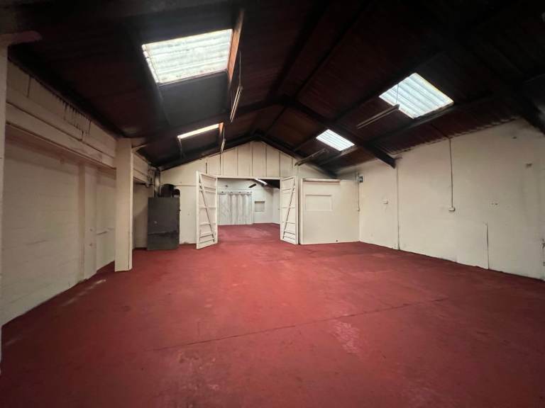 Expand Your Operations Near Gobowen (SY11 3JP) - Just 7 Minutes to Whittington Business Park!