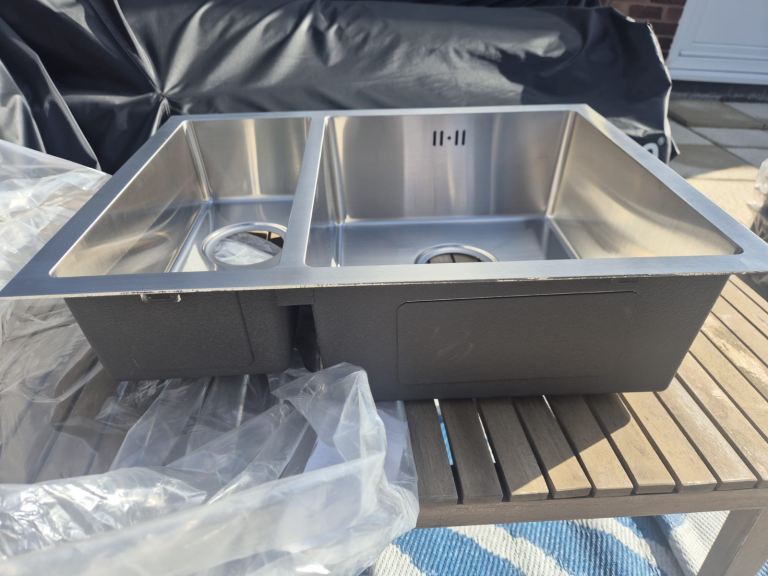 STAINLESS STEEL KITCHEN SINKS