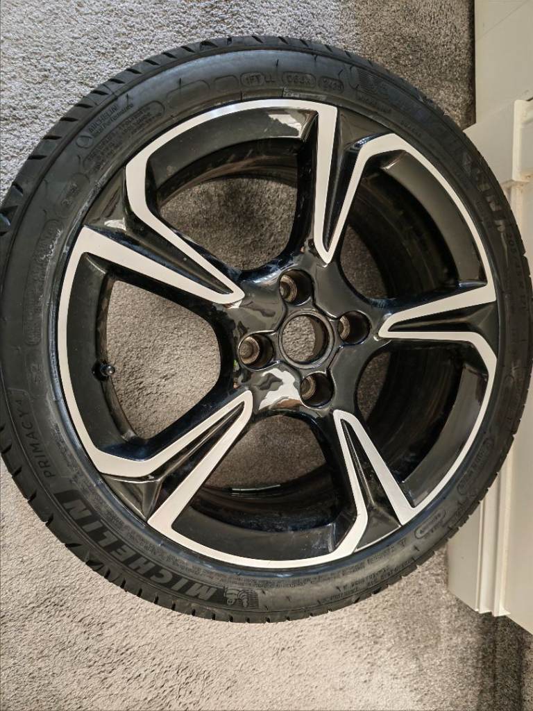 Vauxhall Corsa Diamond Cut Alloy with Brand New Mitchlin Primacy 4 Tyre.