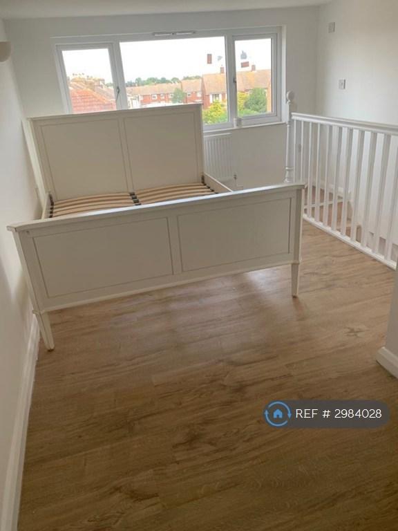 1 bedroom flat in Rainham, Gillingham, ME8 (1 bed) (#2984028)