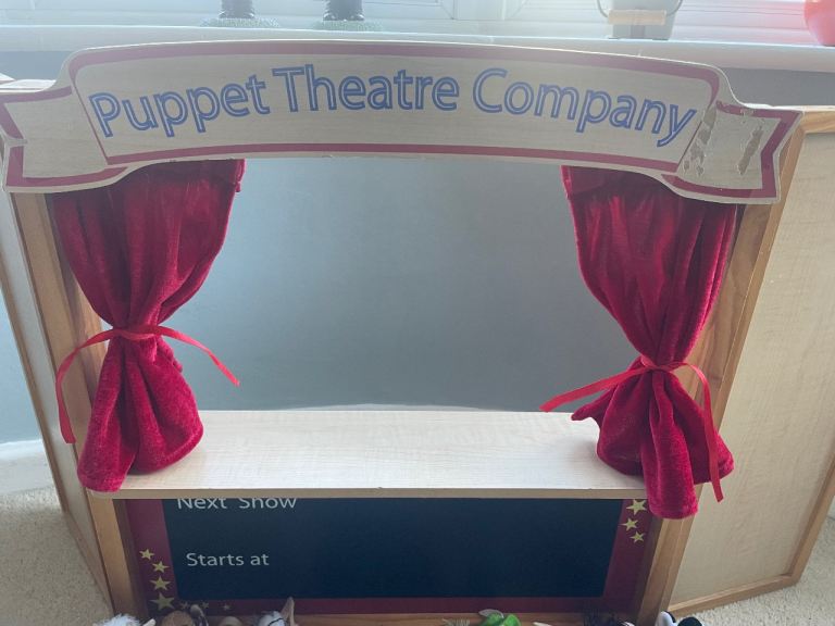 Puppet theatre company - theatre and puppets