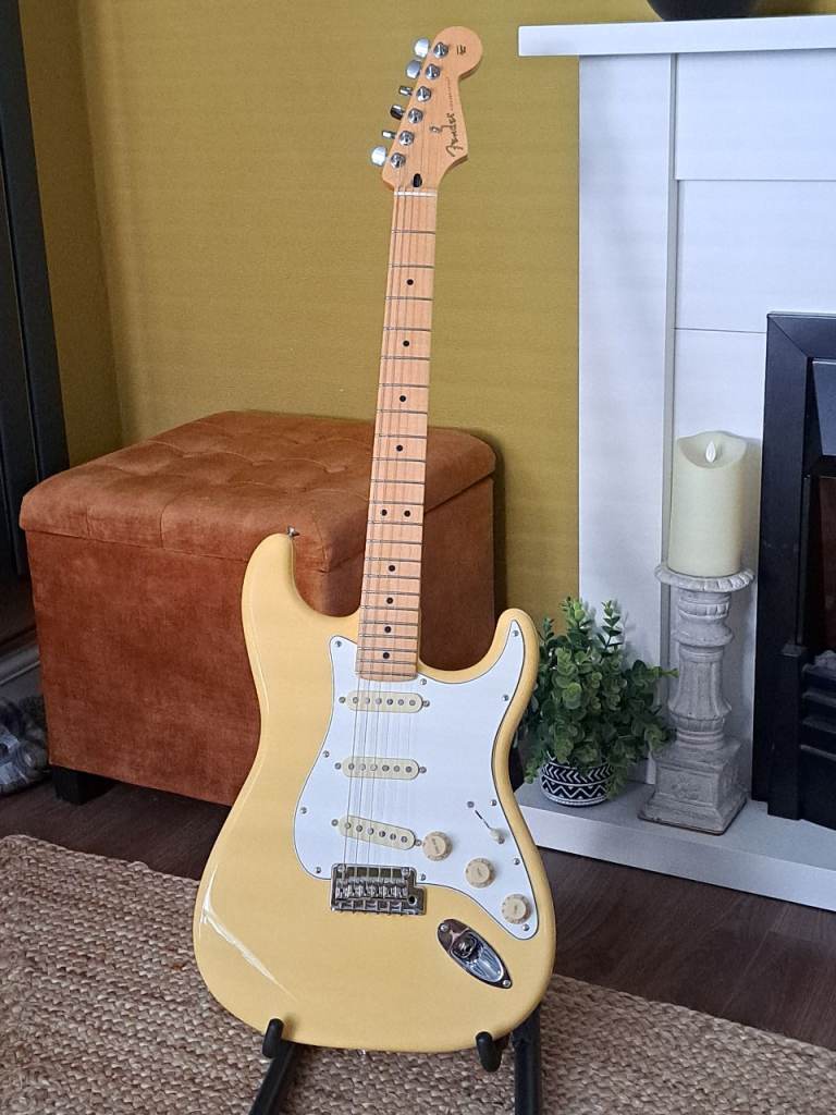 2022 Fender Stratocaster ( upgraded )