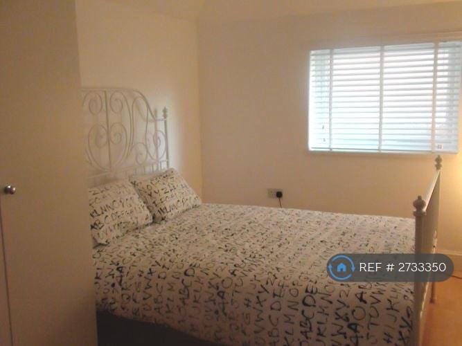 1 bedroom in Vicarage Farm Road, Hounslow, TW3 (#2733350)