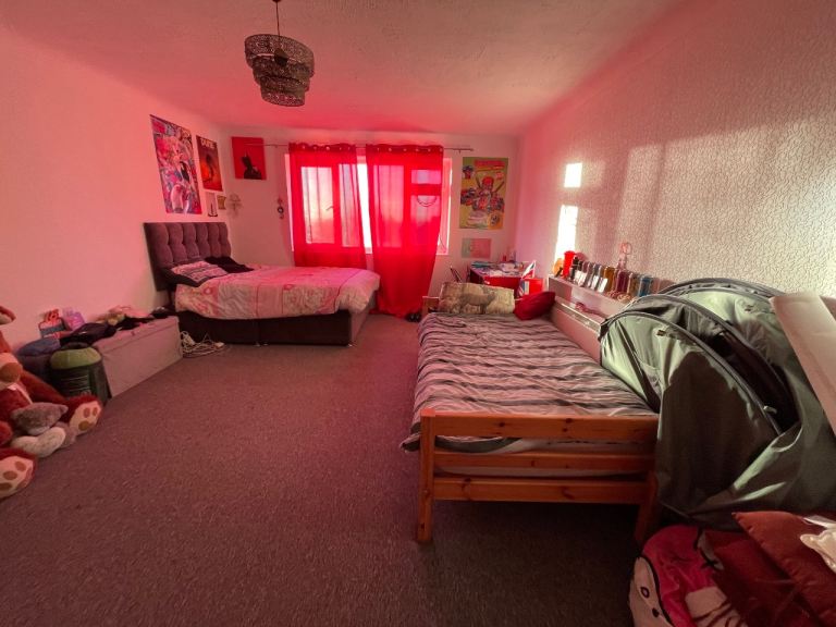 Large Triple Room, Amazing Location Near Transport