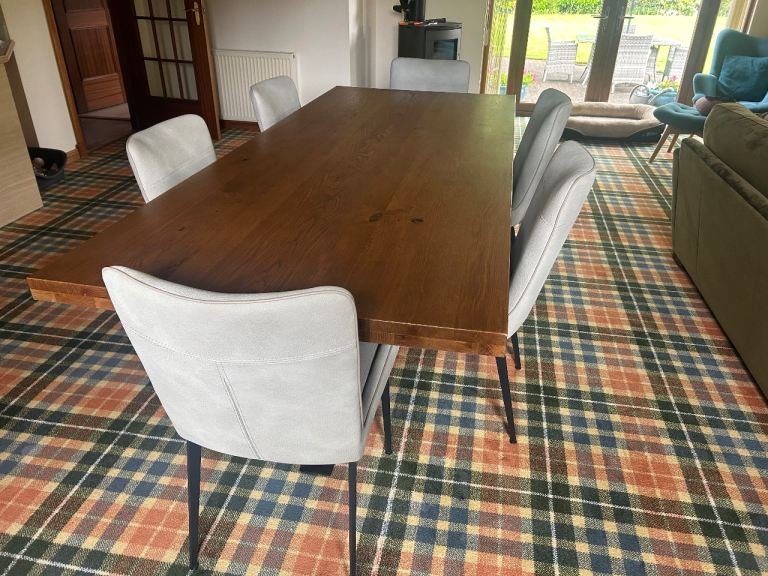 Dining Table and 6 Chairs 