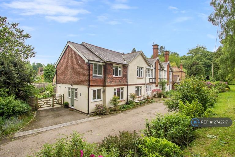 4 bedroom house in Brasted Road, Westerham, TN16 (4 bed) (#2742717)