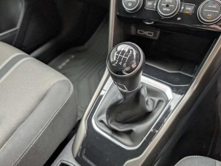 2018 Volkswagen T-Roc 1.5 TSI EVO Design SUV 5dr Petrol Manual Euro 6 (s/s) (150 ps) - APPLE CARP...