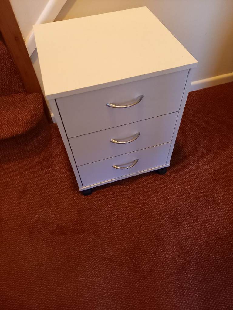 Contemporary 3 drawer bedside cabinet for sale