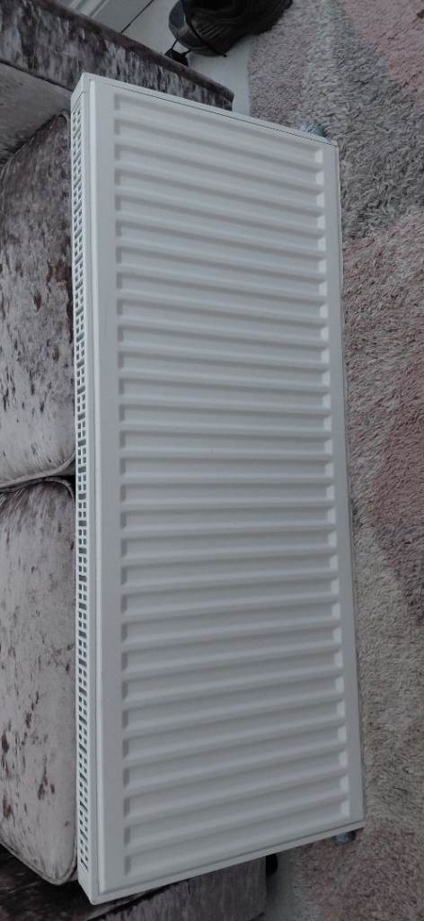 White Radiator 1000x400 cm – Good Condition