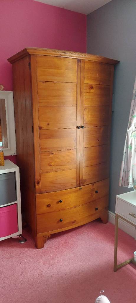 Double bed, wardrobe & drawers set.