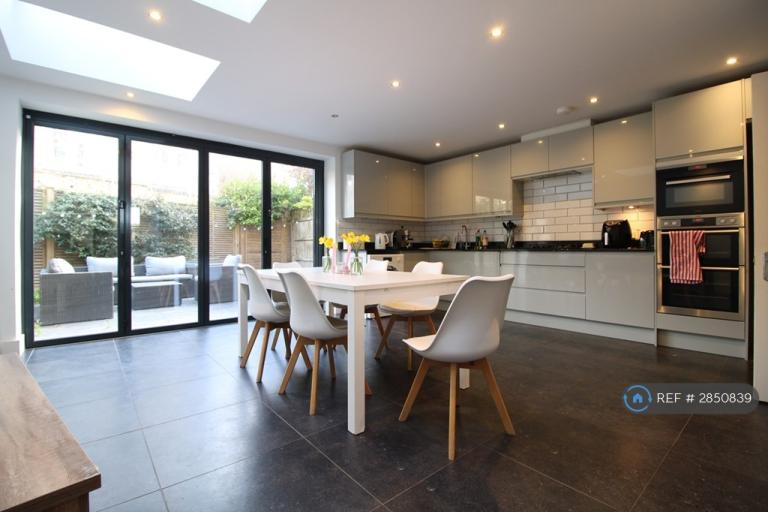 5 bedroom house in Culmstock Road, London, SW11 (5 bed) (#2850839)