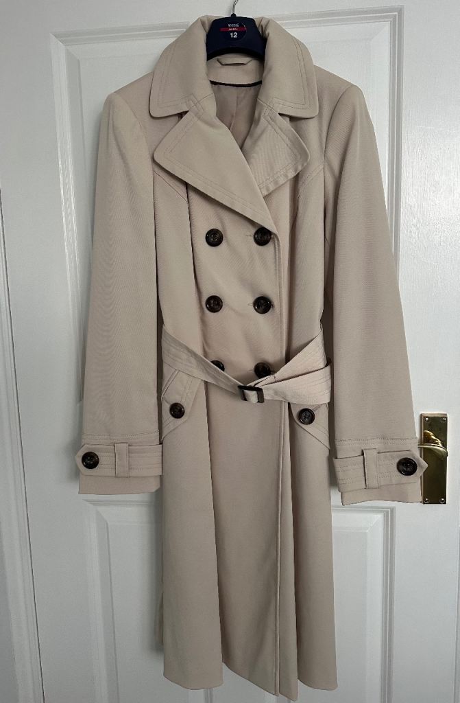 F + F Women’s Beige Raincoat Size 8 - 10 For Sale COLLECTION ONLY