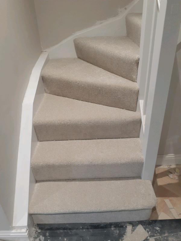 Experienced carpet and vinyl fitter.