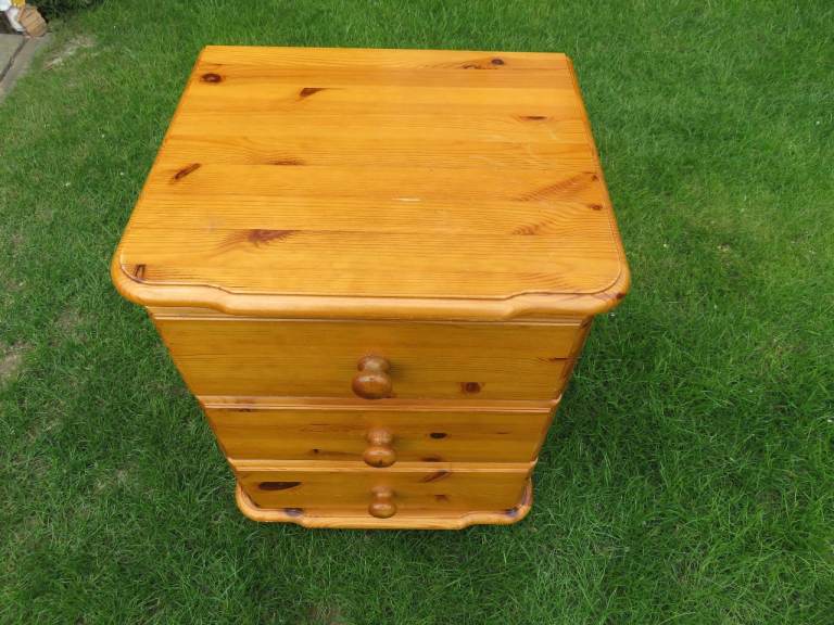CHEST OF DRAWERS,  FREE.