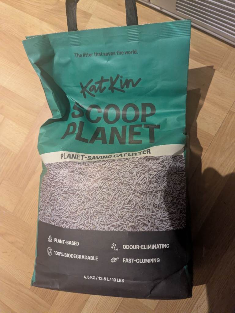3 unopened bags of Scoop Planet cat litter 