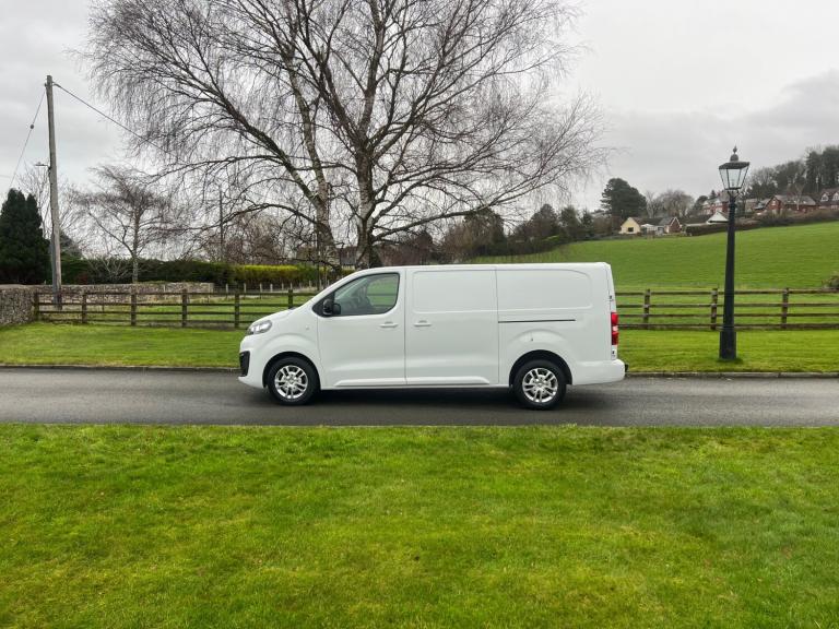 VAUXHALL VIVARO 3100 2.0d 145PS SPORTIVE L2 LWB VAN 72 REG ONLY 24,500 MILES