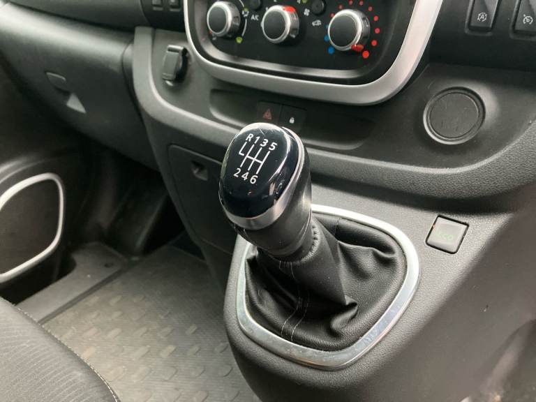 2020 Renault Trafic LL30 ENERGY dCi 120 Sport Nav 9 Seater Standard Roof Minibus DIESEL Manual