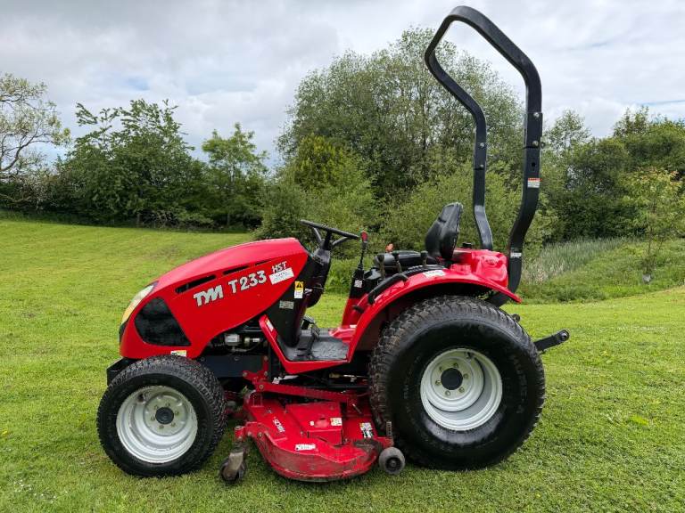 TYM T233 HST 4WD Compact tractor with 60" Mower Deck ** VERY NICE!! ** 23HP * 612 Hours * Turf Tyres